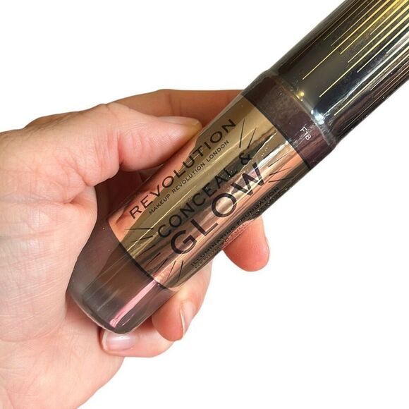 Makeup Revolution Conceal & glow Foundation‎ F18 - Picture 1 of 5